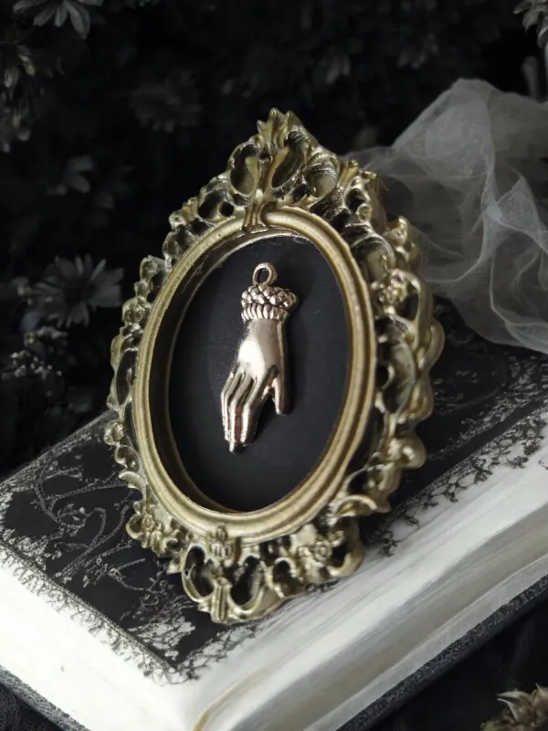 Petit Cadre Main Ex Voto