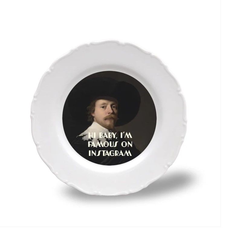 Assiette Porcelaine Hi Baby, I'm famous on Instagram Assiette Porcelaine Hi Baby, I'm famous on Instagram