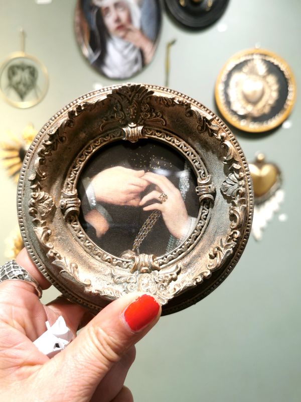 Petit Cadre Rond Our Hands Or Sauge