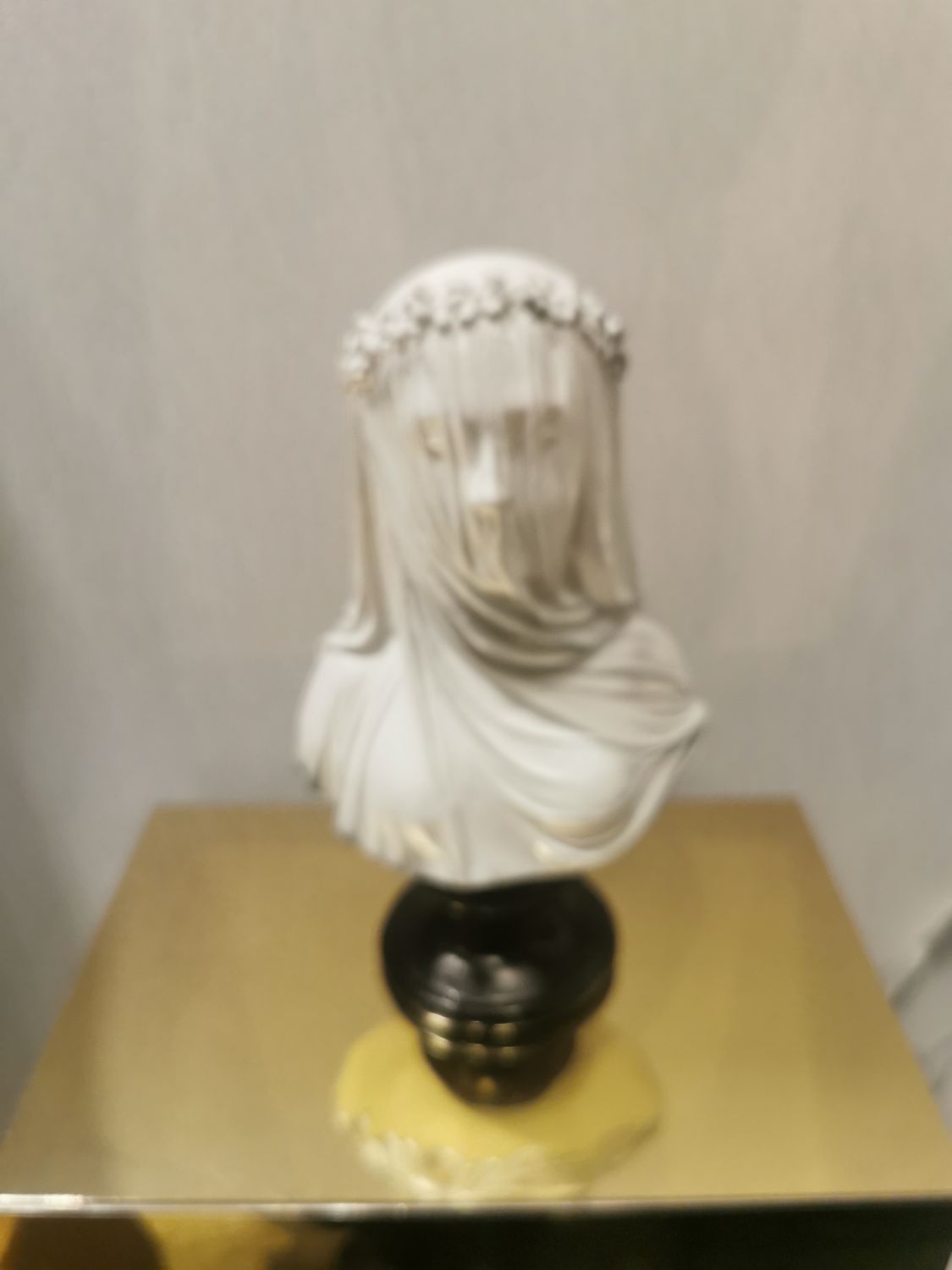 Statue Vierge Voilee Vestale Small