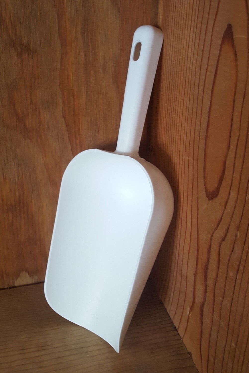 1 Pint Plastic Feed Scoop 1 Pint Plastic Feed Scoop