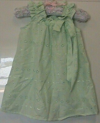 Pastel green dress (includes hanger) - Size 4