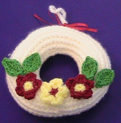 Mini Christmas wreath - White - Crocheted