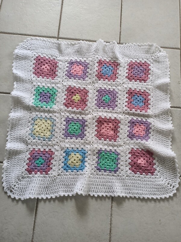 White &amp; Pastel Rug (ref # 194)