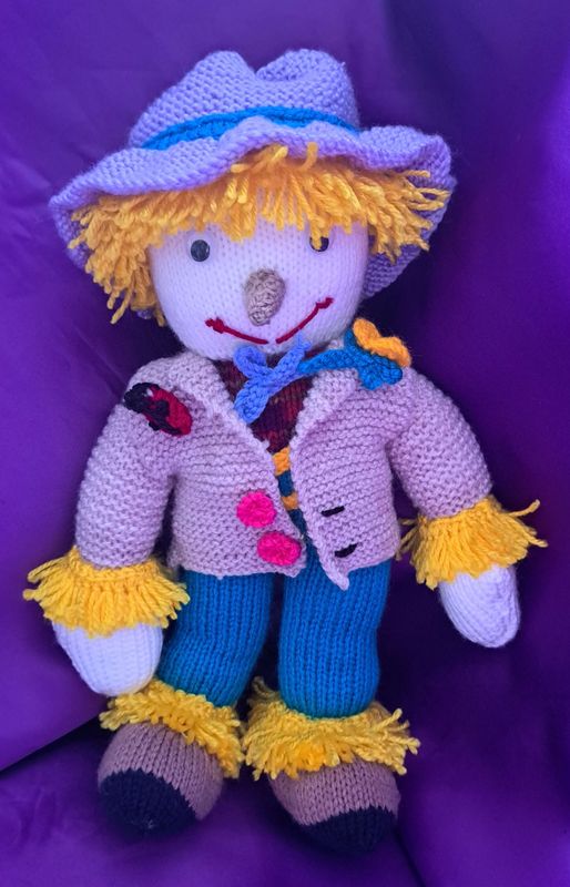 Scarecrow - Beige jacket / mauve hat