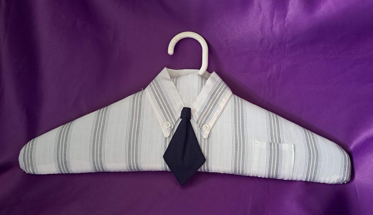 Coat hanger - Striped with tie
