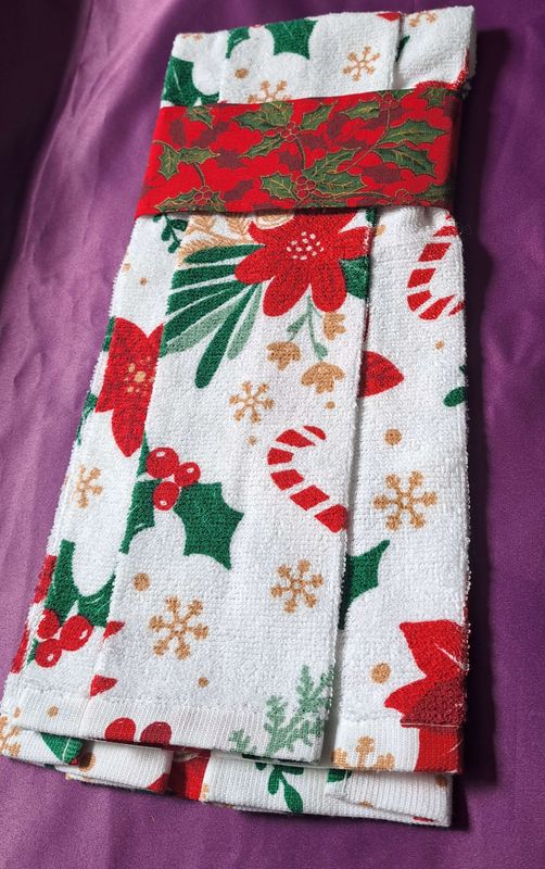 Overlapping hanging hand towel - Christmas theme