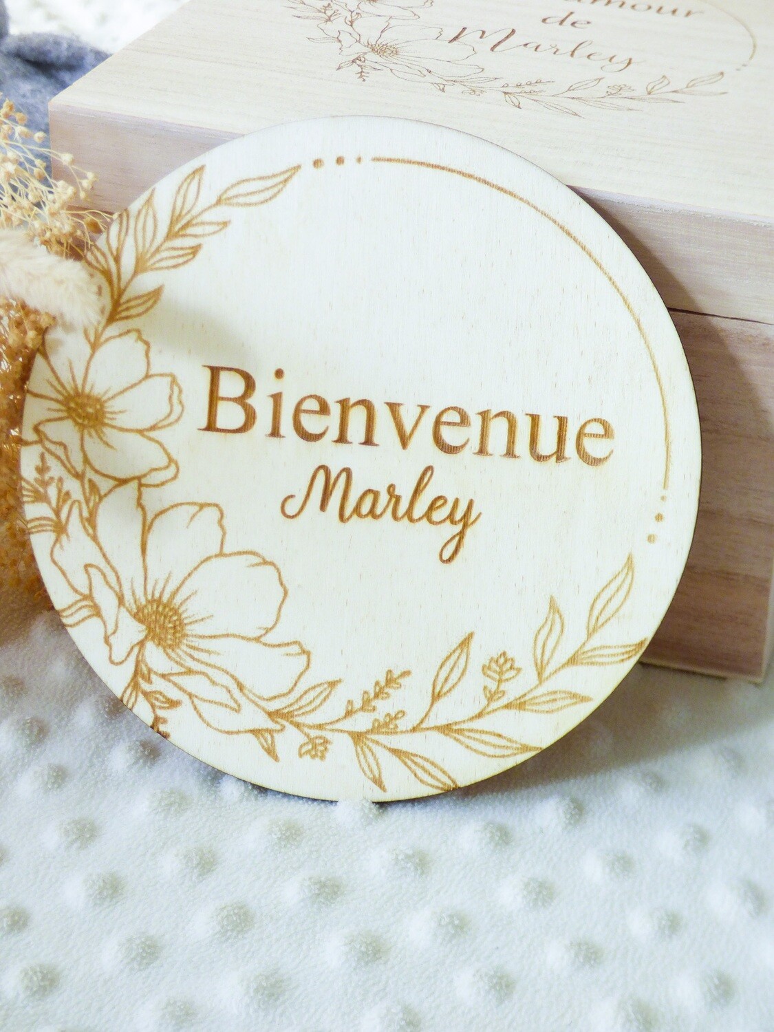 Médaillon Naissance-thème fleuri