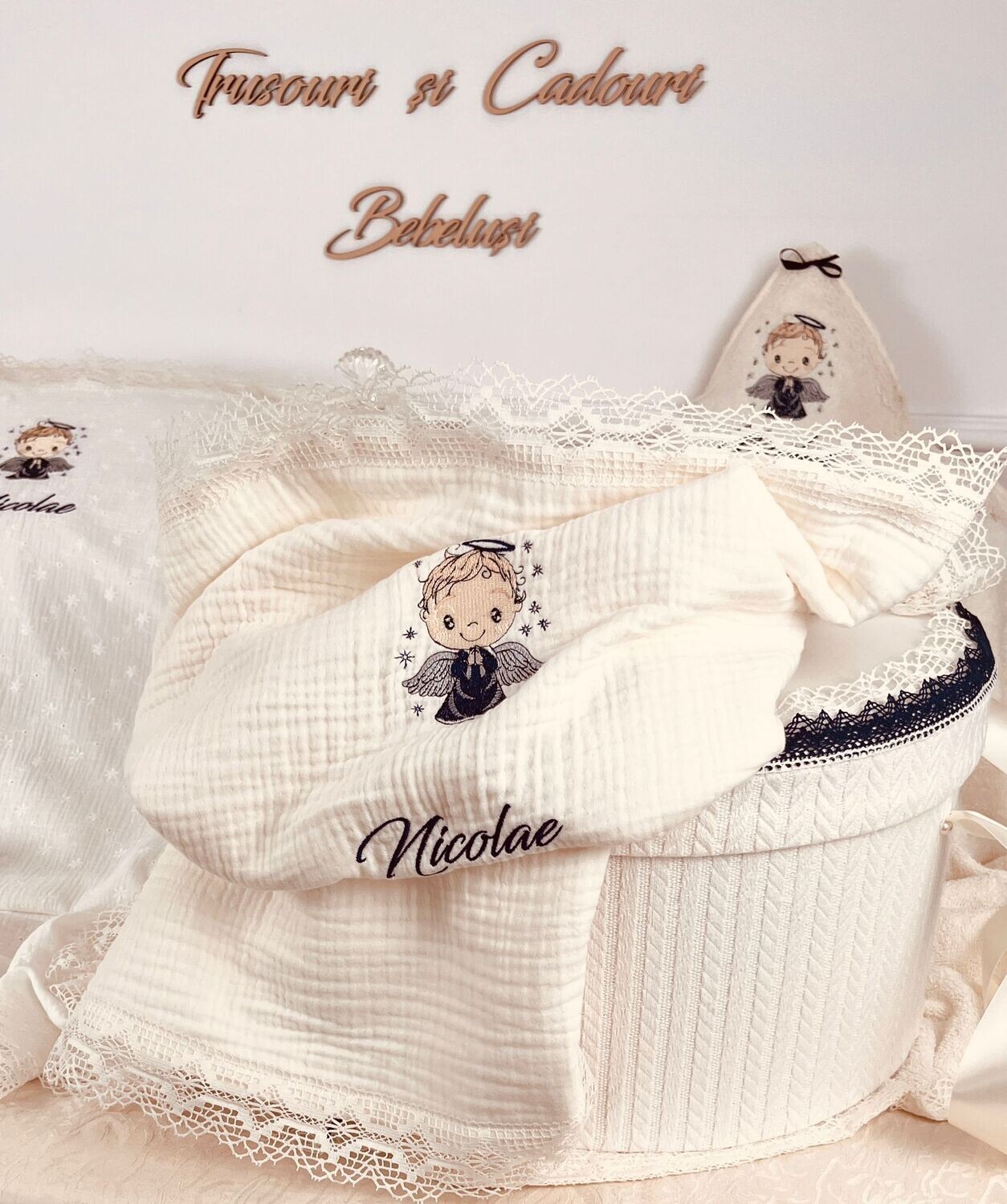 Trusou Botez Personalizat Muslin Nicolae - Set Biserica