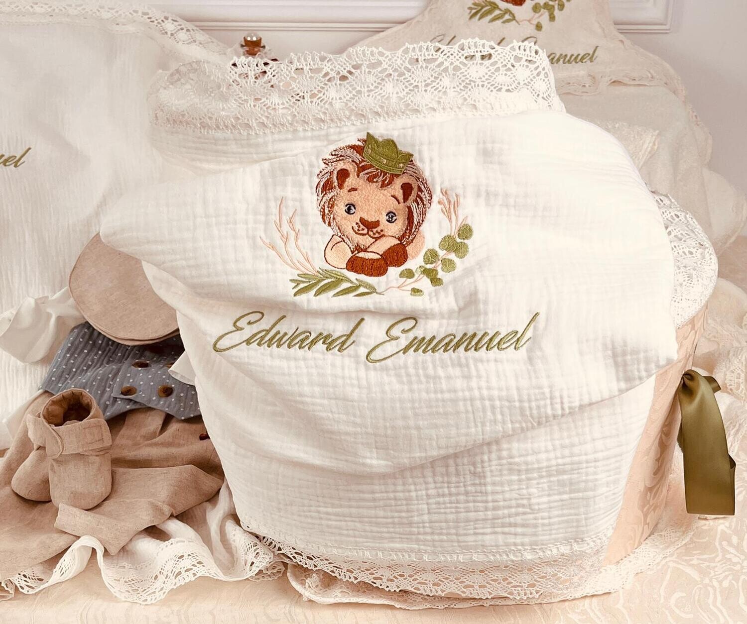 Trusou Botez Personalizat Regele Leu - Set Biserica Premium