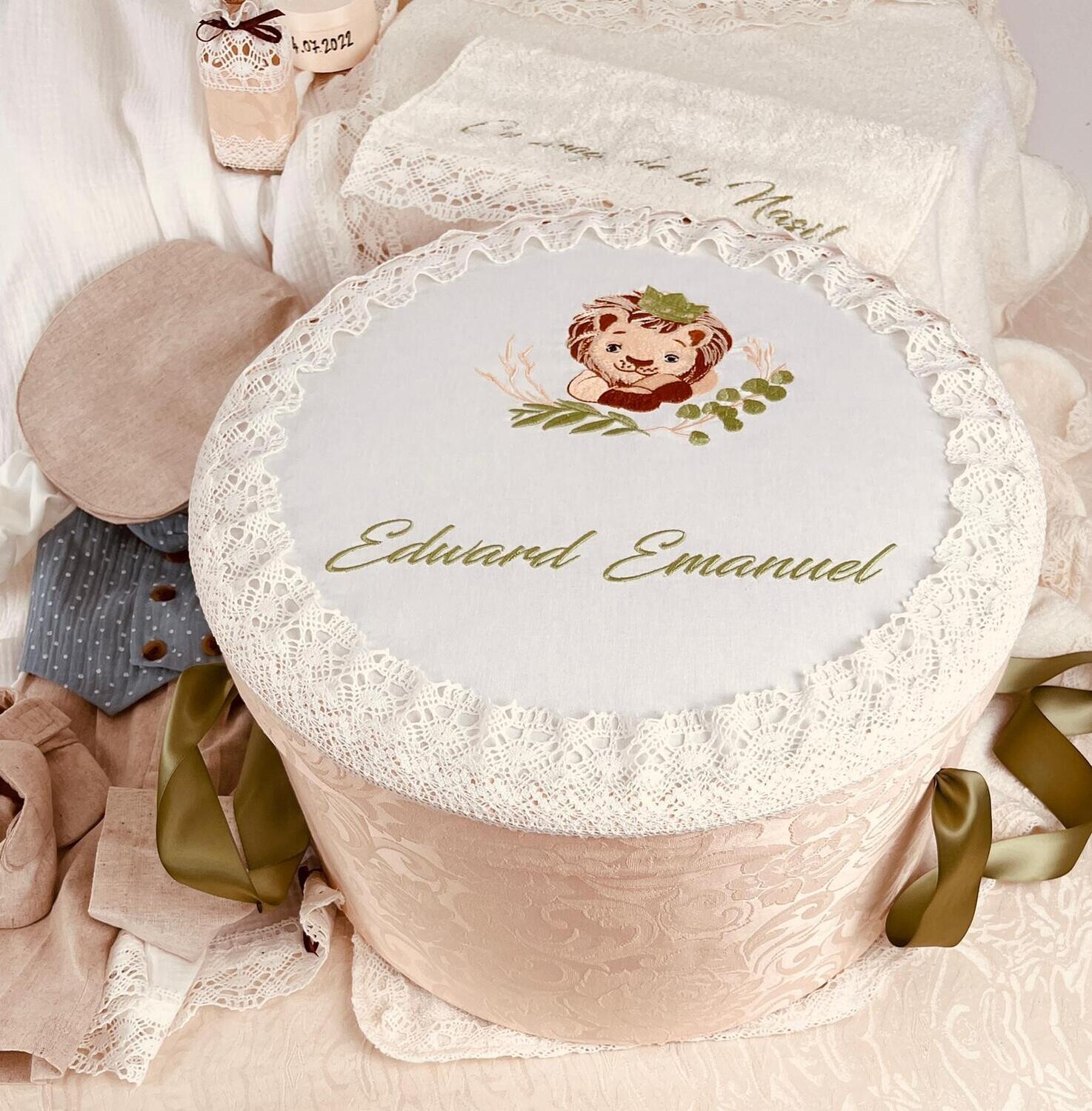 Trusou Botez Personalizat Regele Leu - Set Biserica Premium
