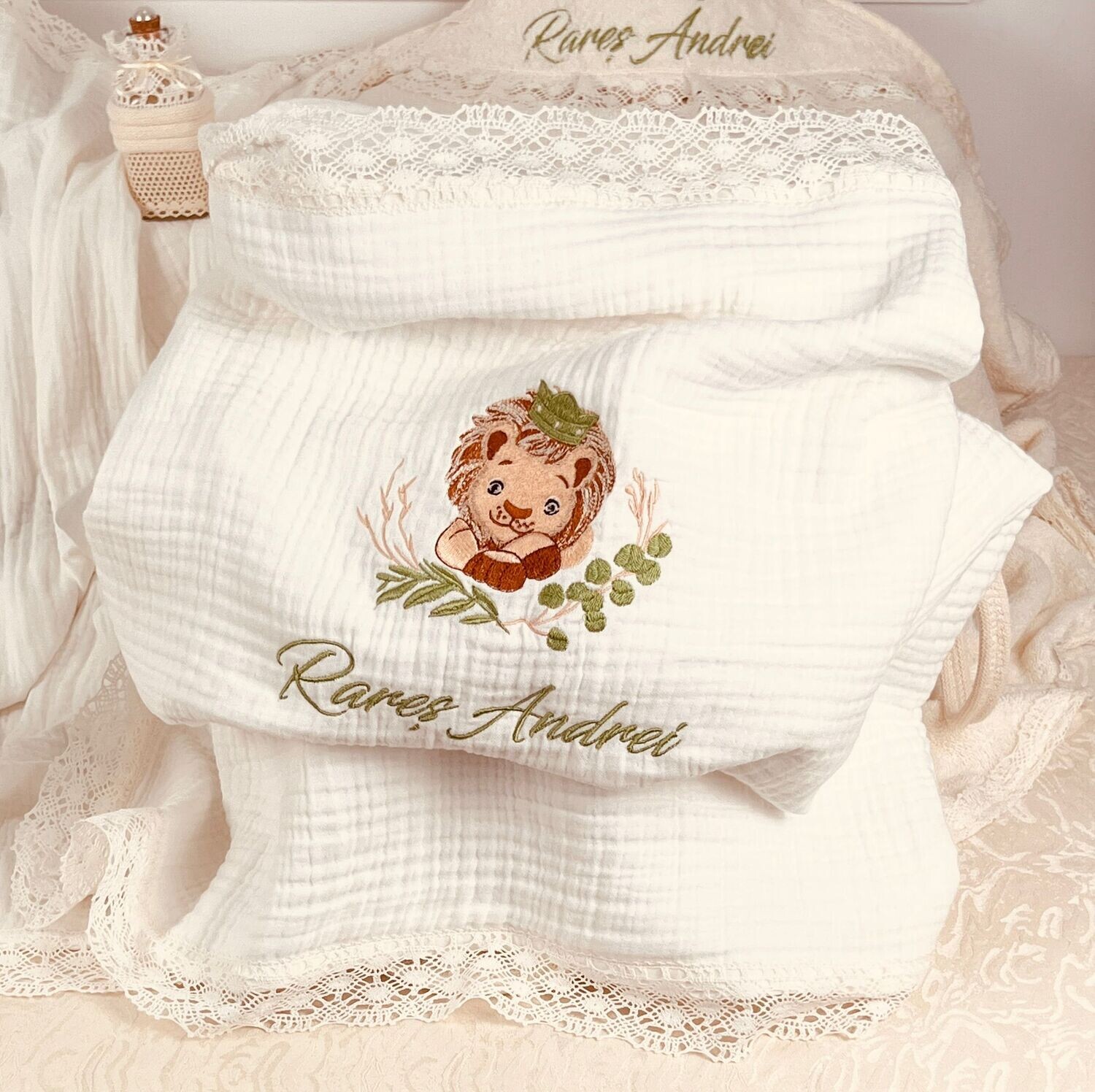 Trusou Botez Personalizat Regele Leu - Set Biserica Premium
