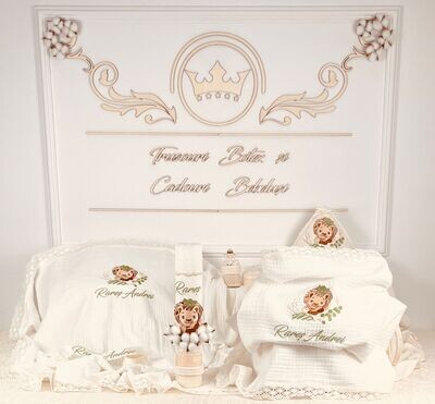 Trusou Botez Personalizat Regele Leu - Set Biserica Premium