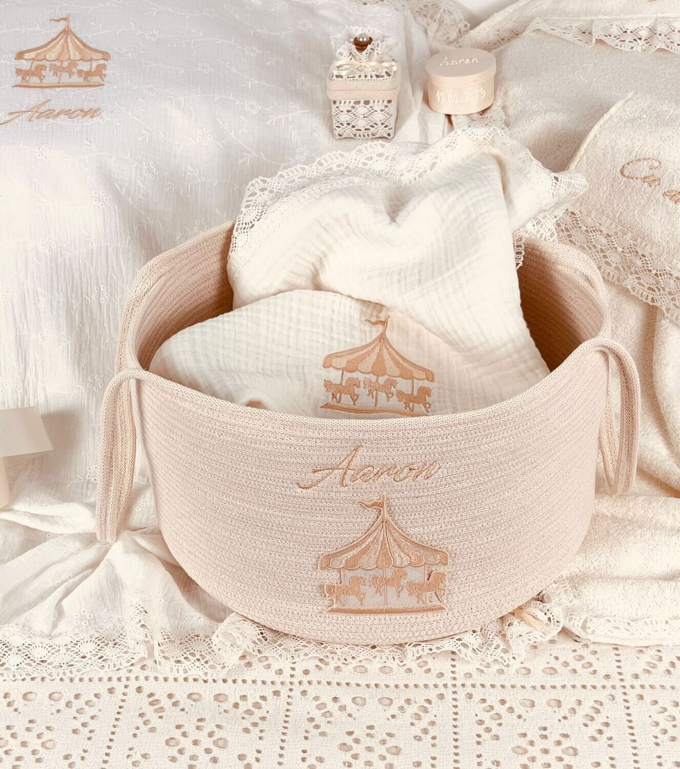 Trusou Botez Personalizat Muslin Carusel 3 - Set Biserica