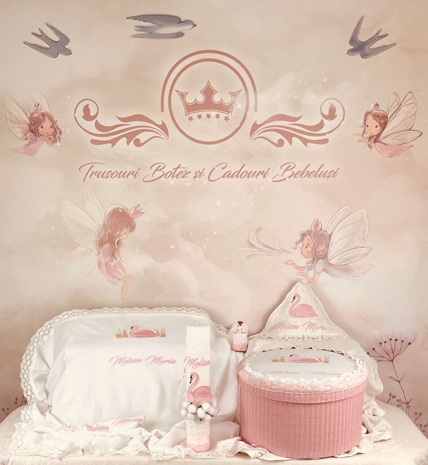 Trusou Botez Personalizat Muslin Lebada roz - Set Biserica