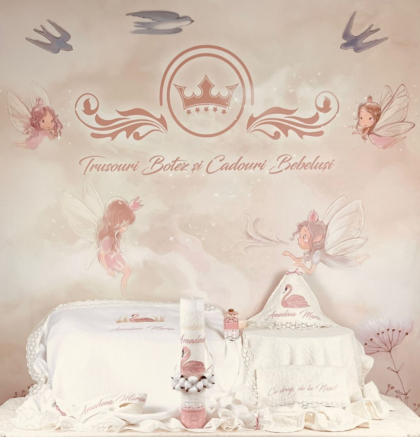 Trusou Botez Muslin Personalizat Lebada roz - Set Biserica