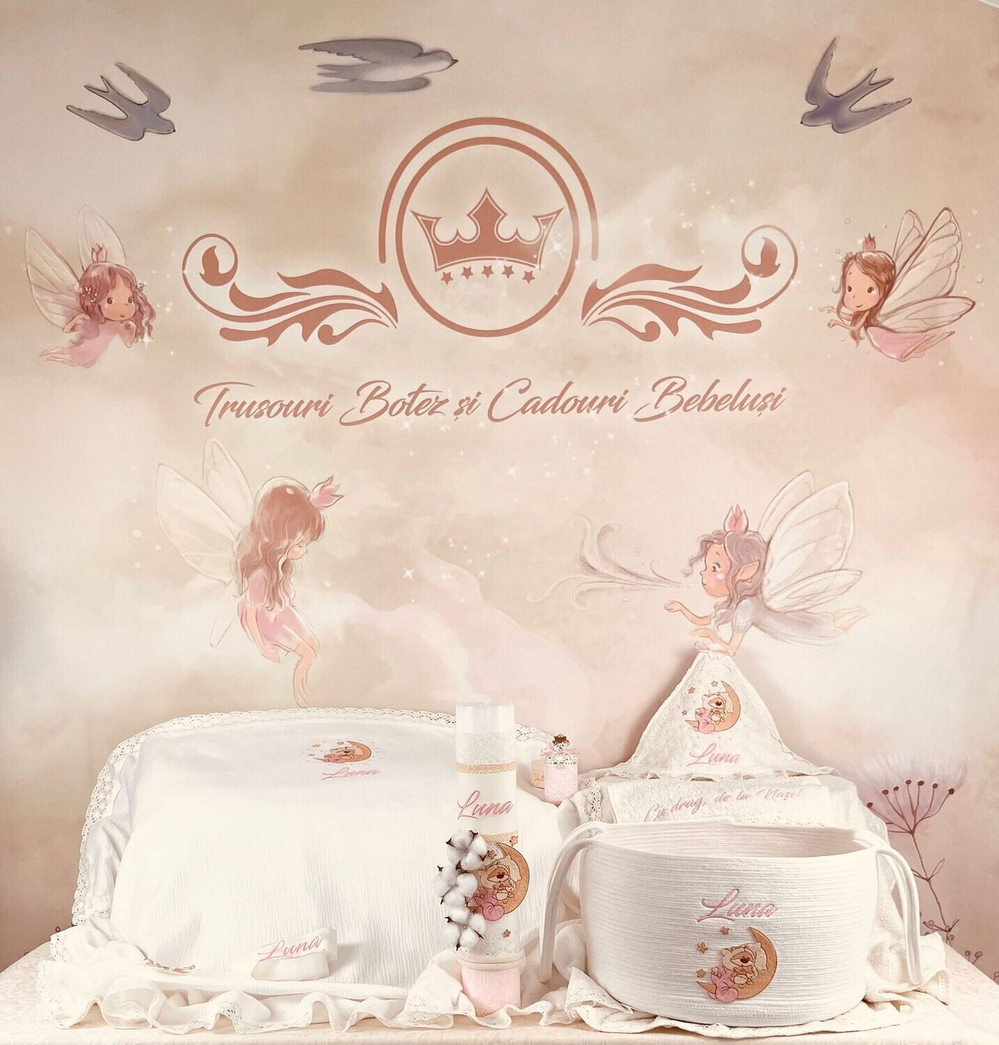 Trusou Botez Muslin Personalizat Luna - Set Biserica Trusou Botez Muslin Personalizat Luna - Set Biserica