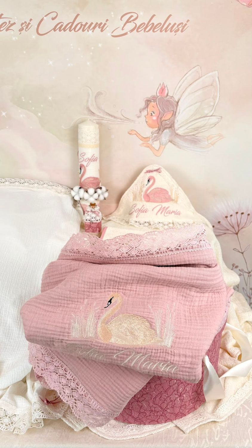 Trusou Botez Muslin Personalizat Lebada roz - Set Biserica