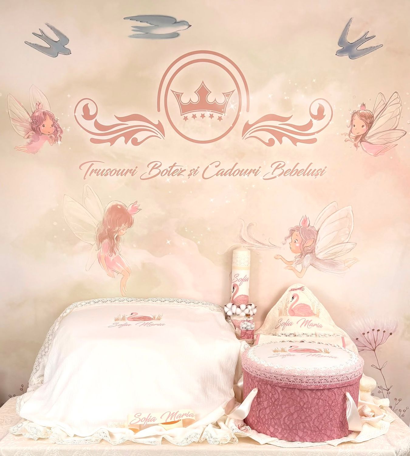 Trusou Botez Muslin Personalizat Lebada roz - Set Biserica