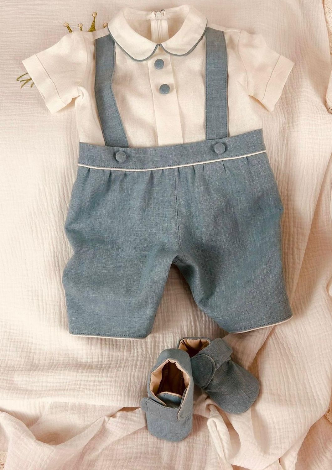 Trusou Botez din MUSELINA Ingeras Bleu cu cos - Set Biserica