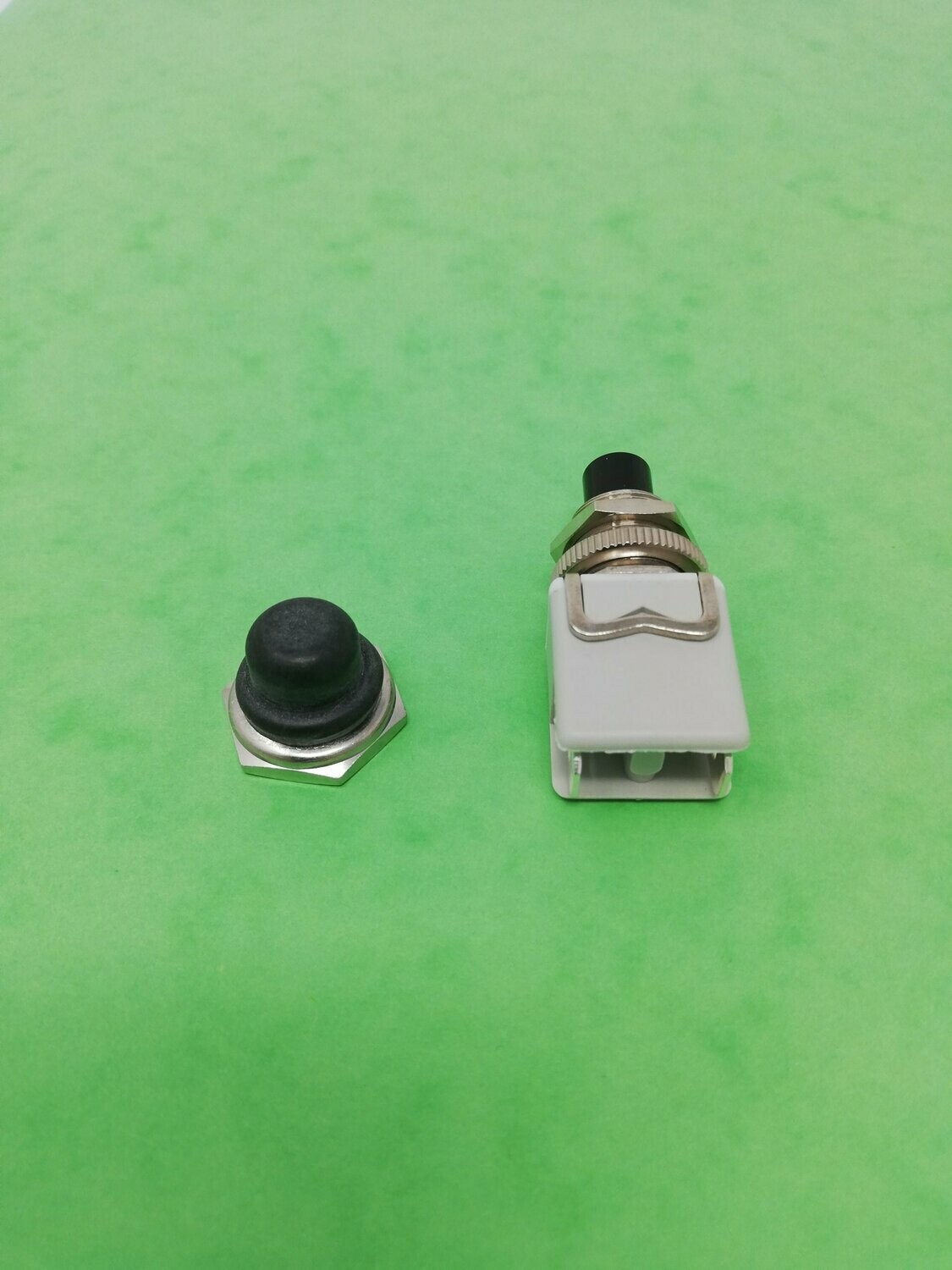bouton poussoir + cache