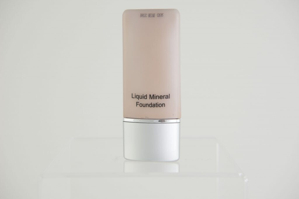 Liquid Foundation: Basic Beige