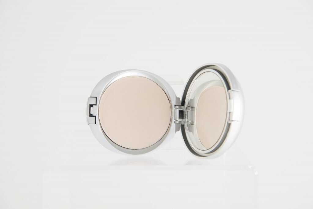 Compact Foundation: Buttery Beige