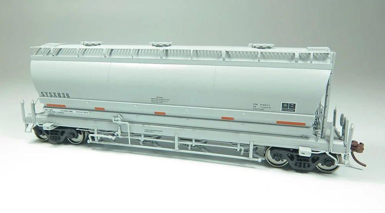Rapido Trains HO ACF Flexi Flo: US Systems Inc (941H, 963H) - In Service 2000 - SYSX #800