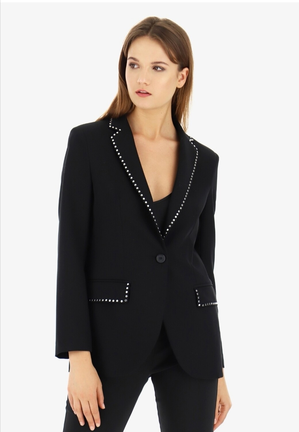 Giacca slim fit profilata con borchie