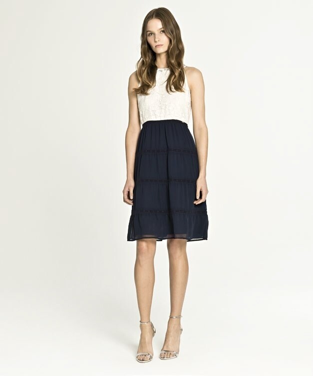 Vestito smanicato con pizzo