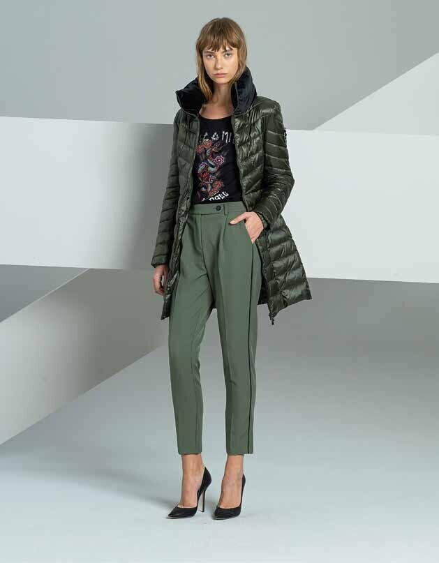 Pantalone chino con profili in ecopelle