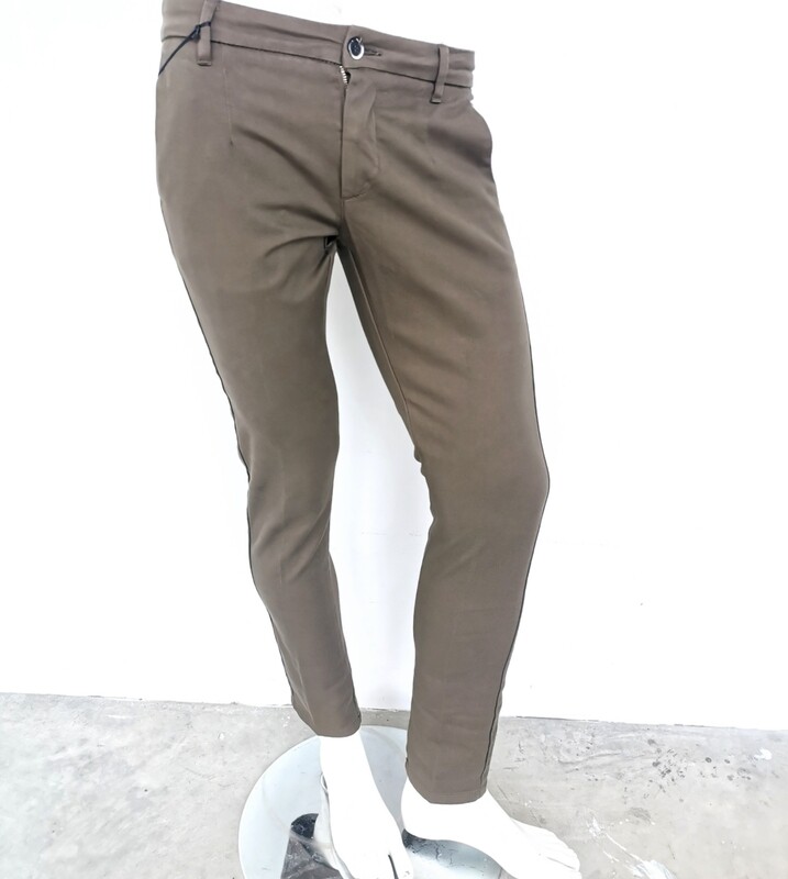 Pantalone chino skinny in gabardina