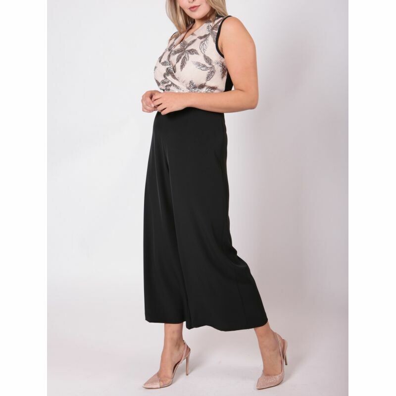 Tuta elegante svasata