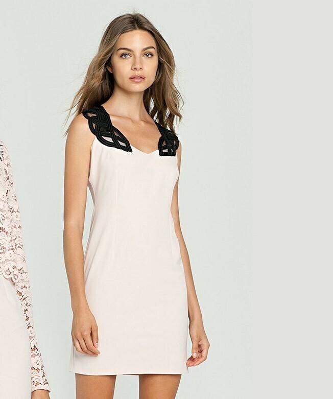 Vestito a tubino con ricami