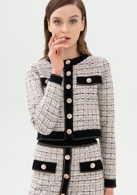 Giacchino in tweed con bottoni gioiello