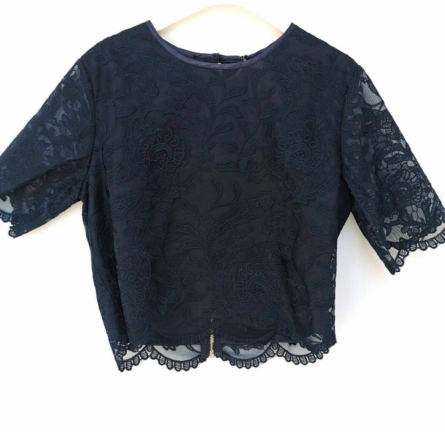 Top corto in pizzo e tulle