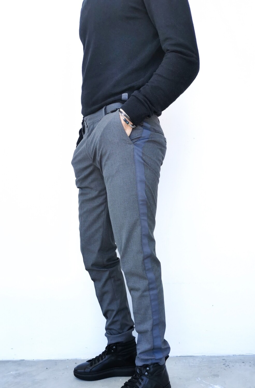 Pantalone chino con banda laterale