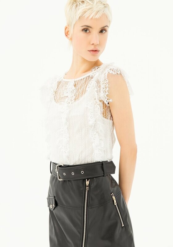 Top in pizzo con canotta