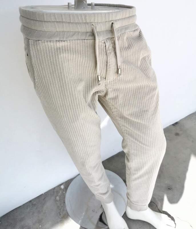 Pantalone jogger slim fit in velluto