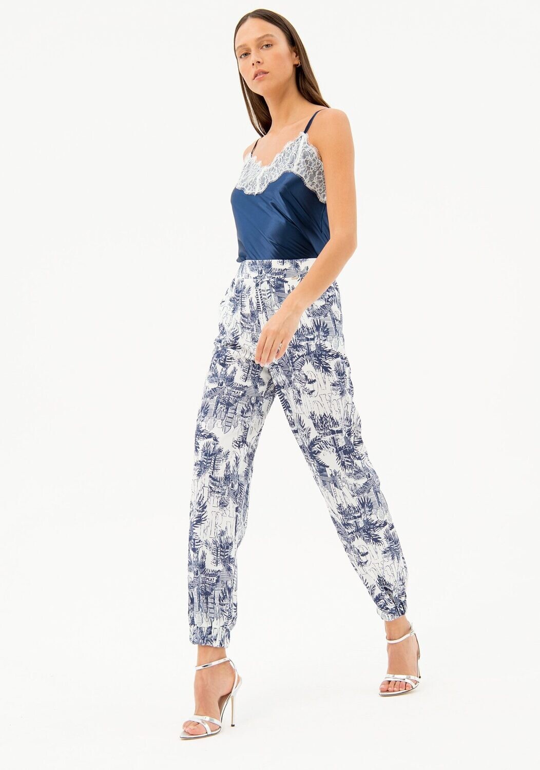 Pantalone fluido fantasia foglie