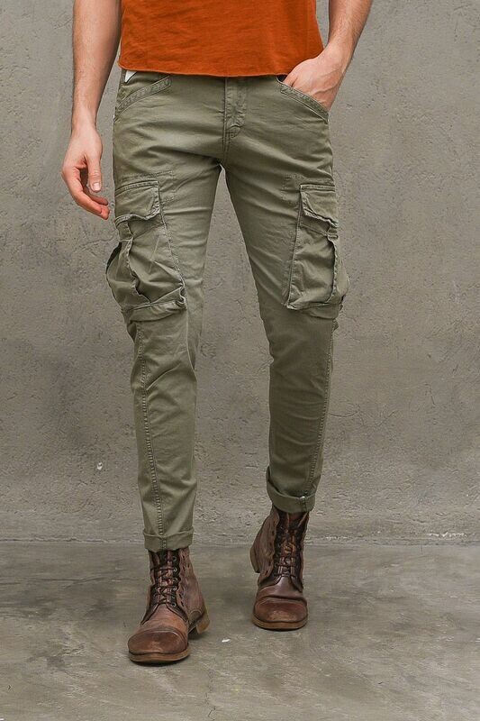 Pantalone con tasconi