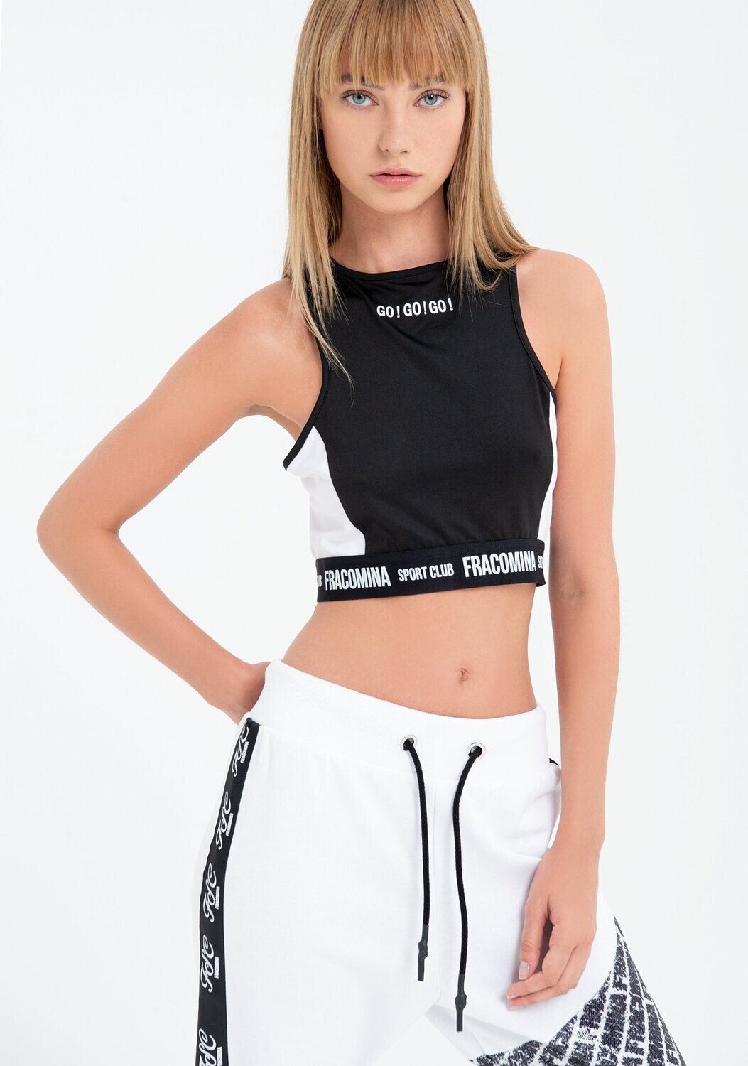 Top corto in tessuto tecnico stretch