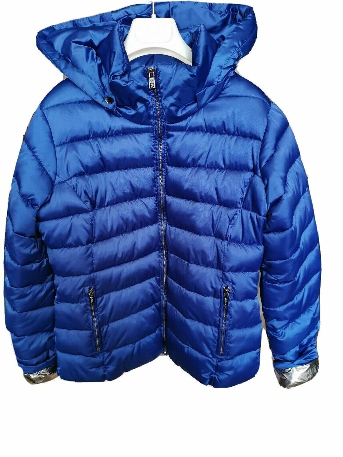 Eco piumino corto con cappuccio