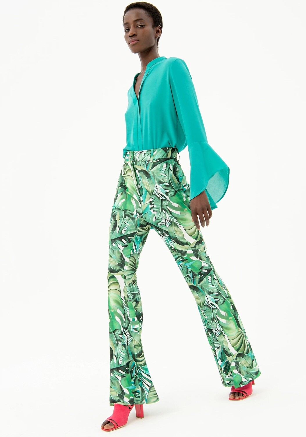 Pantalone bootcut stampa tropical