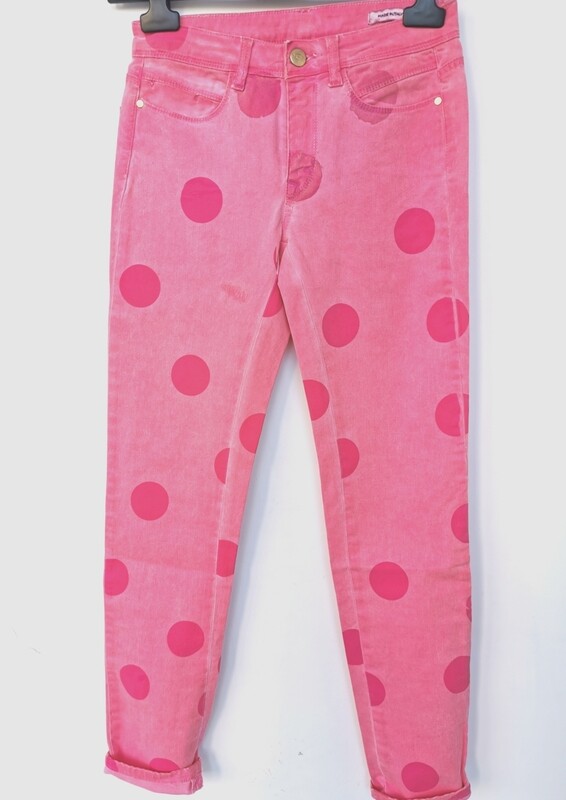 Jeans colorato con maxi pois