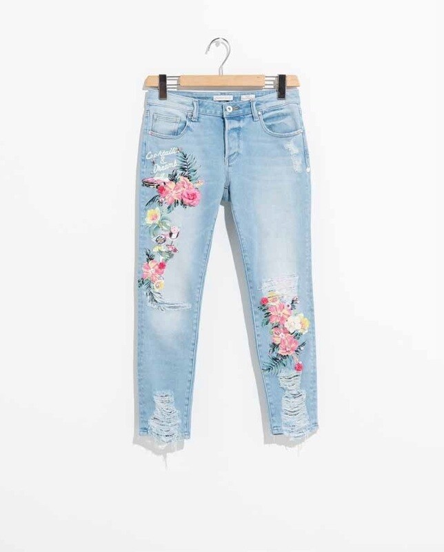 Jeans skinny con applicazioni e rotture