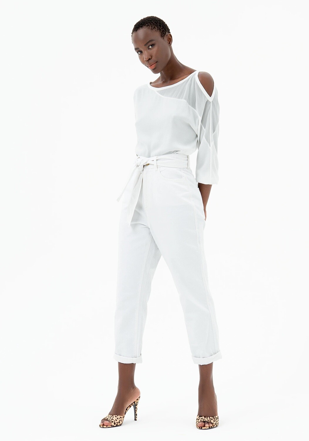 Pantalone carrot in denim bianco