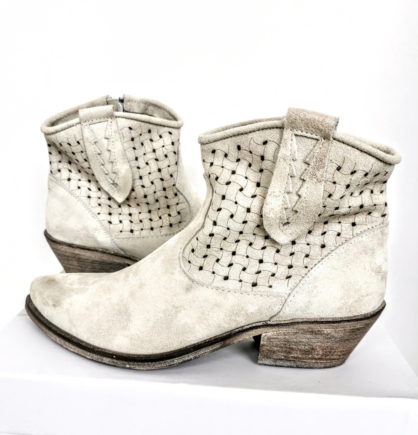 Stivali texani scamosciati e traforati