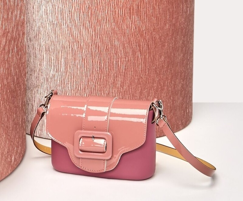 O bag pocket cassis con pattina e tracolla