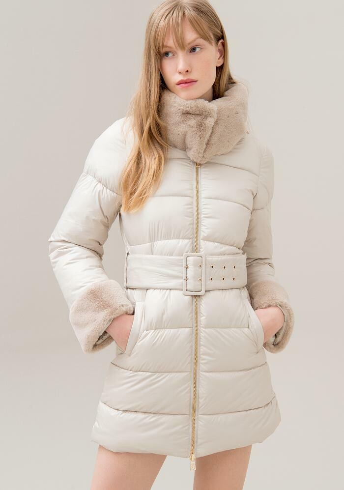 Piumino lungo con inserti in eco pelliccia